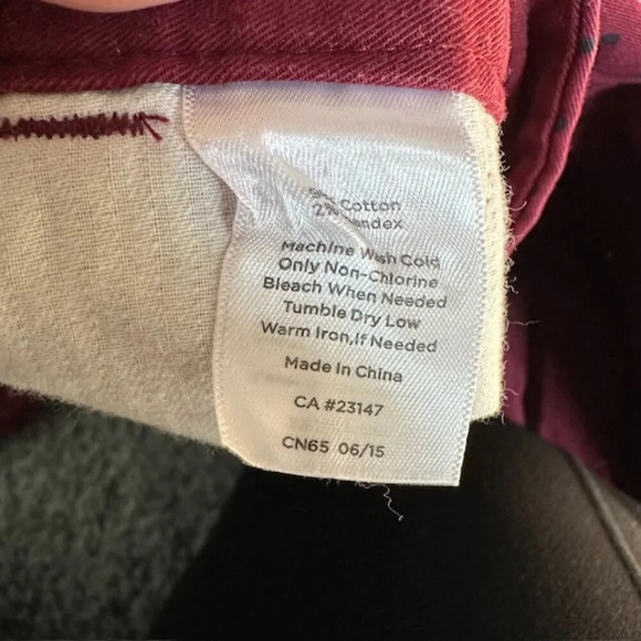 Talbots The Weekend Chino, size 8P, wine with black polka dots, cotton/spandex - Picture 7 of 7